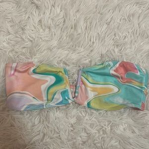 fun, trendy bikini top!💙